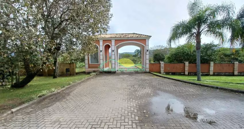 Terreno plano 401,14m² em condomínio fechado, lagoinha do leste ii, com escritura pública, financiá