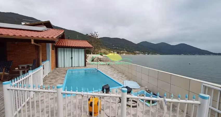 Casa de 345m², pé na areia, no ribeirão da ilha - florianópolis/sc.
