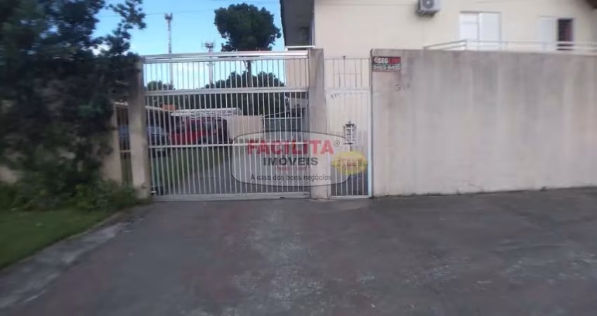 Sobrado duplex em caiobá, 03 quartos sendo 01 suíte, banheiro e lavabo. churrasqueira e ar condicionado e internet