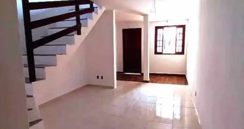 Ótima casa duplexdesocupada 1º locação 2 suítes em condomínio