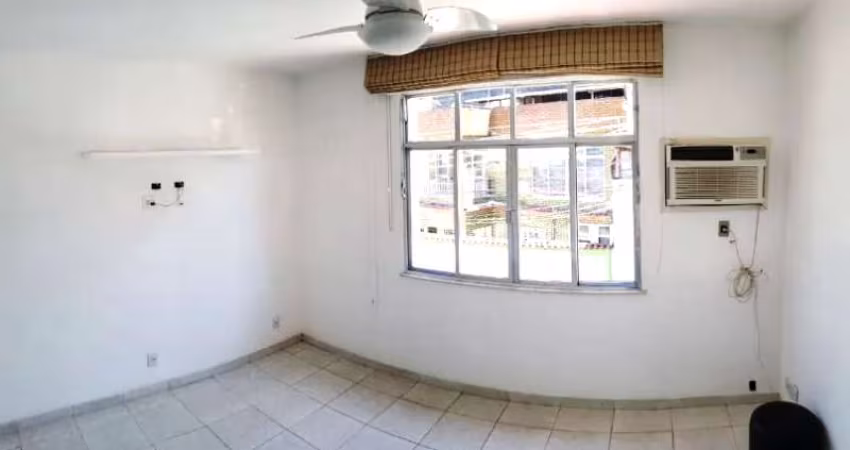 Ótima Casa Tríplex 3 Qts e Terraço Coberto no Camorim