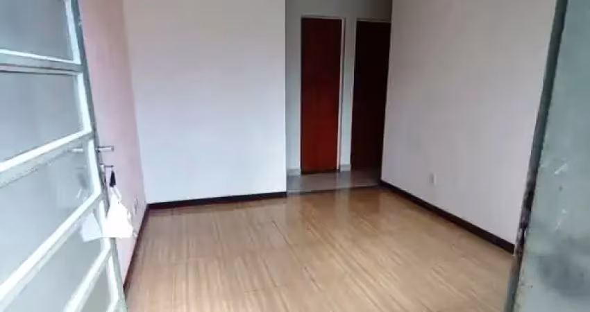 Ótimo apartamento desocupado 2 qts condomínio recanto do sabiá