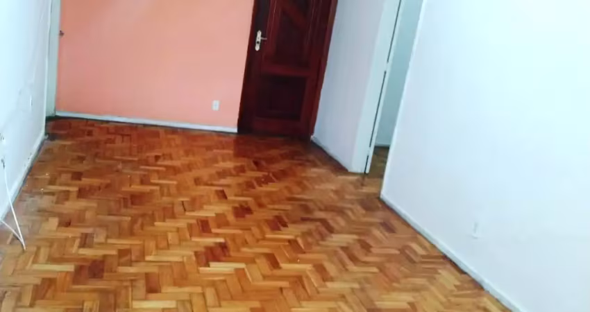 Ótimo apto varanda sala 2qto na cafundá tanque junto ao comercio