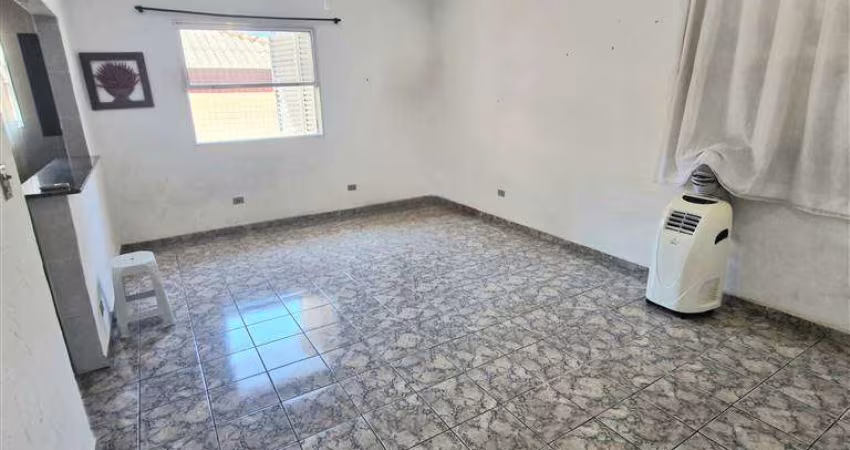 KITNET, 100 METROS DA PRAIA, 30 m² de área útil, Bairro: BOQUEIRÃO.