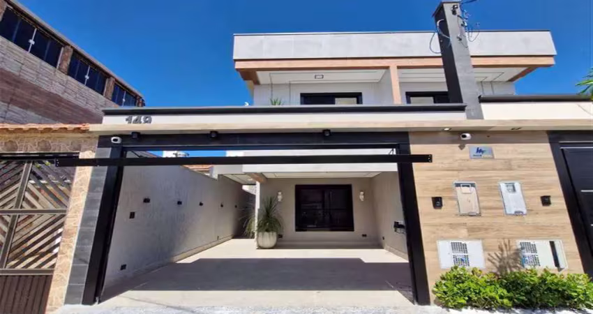 Casa de 3 dorm c/ 3 súites, 100 metros da praia, 125 m² de área útil.