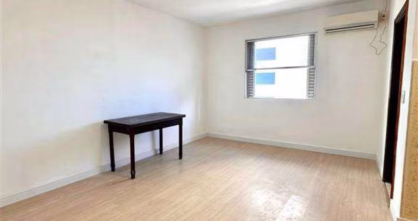 KITNET, 50 METROS DA PRAIA, 25 m² de área útil, Bairro: BOQUEIRÃO.