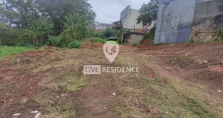 Terreno comercial com 1.263,47 m² em travessa da Avenida da Saudade!