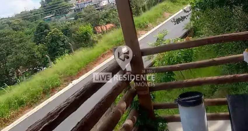 Chácara à venda em itatiba contendo 02 casas térreas.