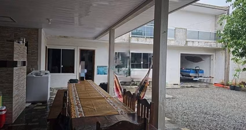 Excelente casa à venda em Matinhos