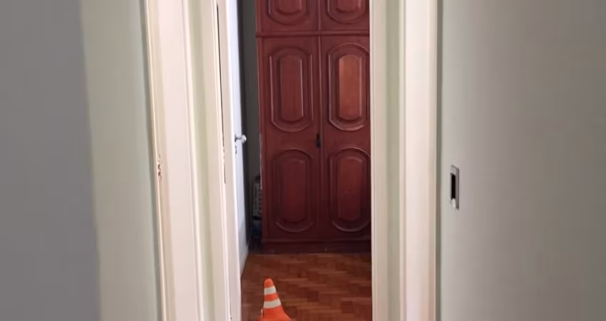 Grajaú apartamento 2 quartos com dependêcia