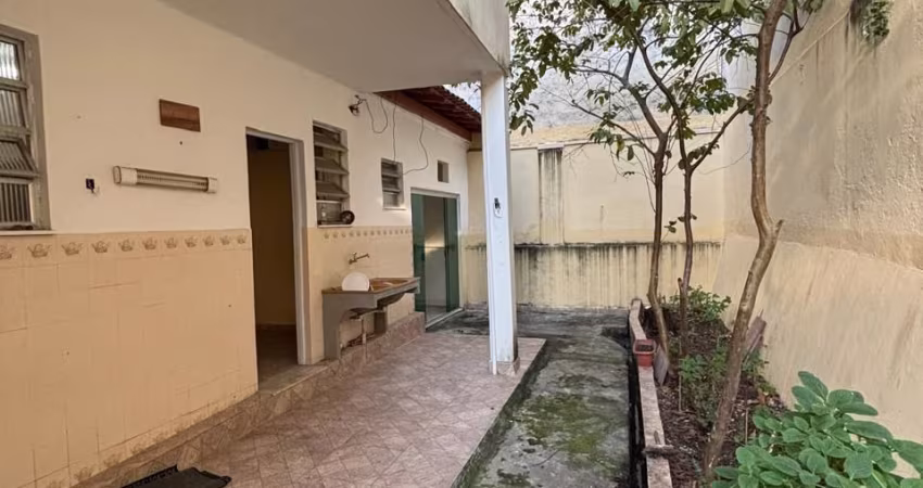 Apartamento térreo  2 quartos com dependência quintal garagem