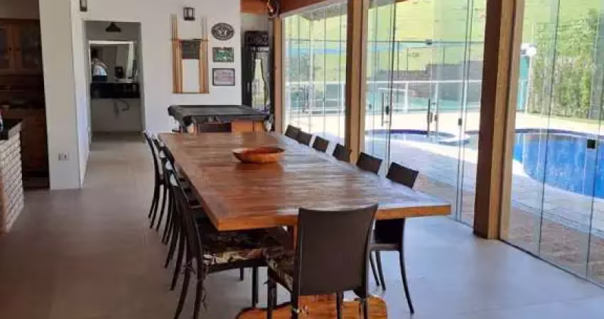 Casa sobrado em itupeva, condomínio montes claros com 4 suítes - 388 m²