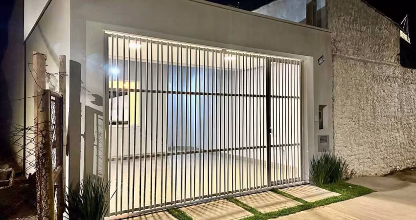 Linda nova e moderna Casa à venda, Aqui se Vive super bem localizada, com otimo acabamento em Indai