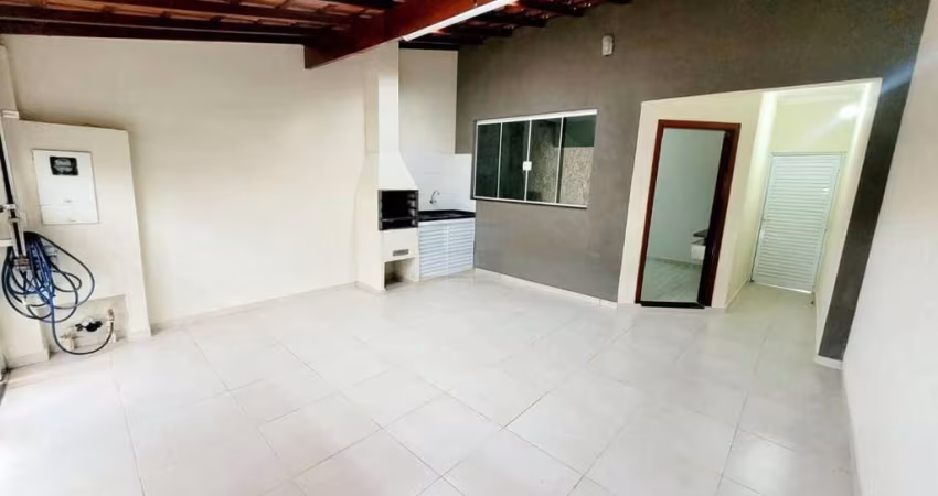 Casa à venda com três dormitórios excelente localização, ótimo preço de investimento Parque das Naç