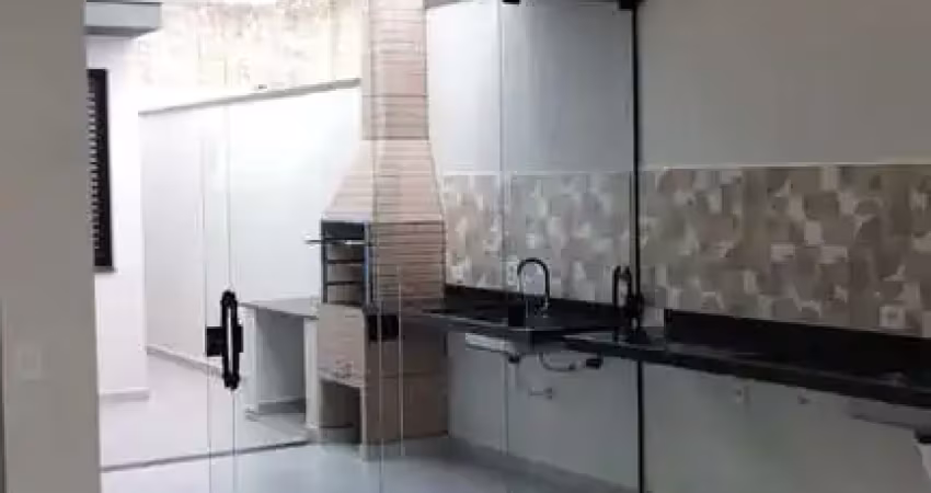 Linda e aconchegante casa à venda com dois dormitórios, super bem localizada ao lado do shopping  p