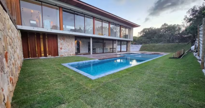 7/4 com suítes + Dependência - Praia do Forte / CASA