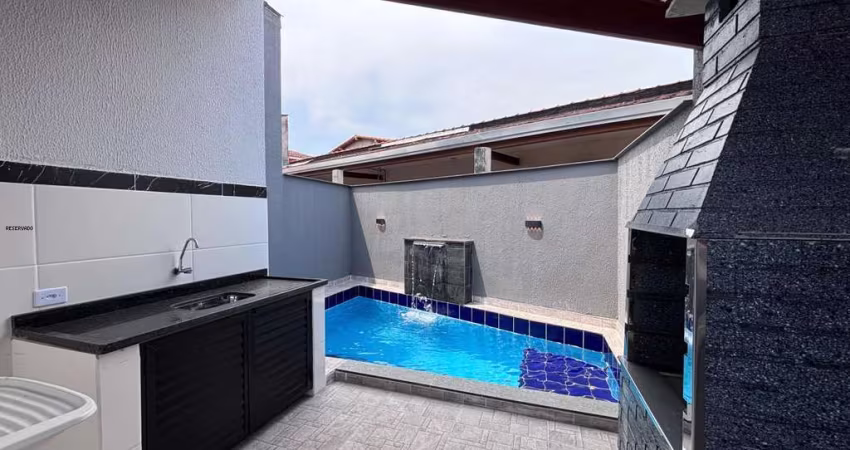 Casa com piscina e churrasqueira em Itanhaém, Campos Eliseos, 2 dormitórios, 1 suíte, 1 banheiro, 2 vagas