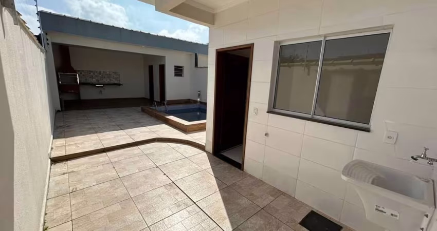 Casa com churrasqueira e piscina em Itanhaém, Cibratel 2, 3 dormitórios, 1 suíte, 1 banheiro, 3 vagas