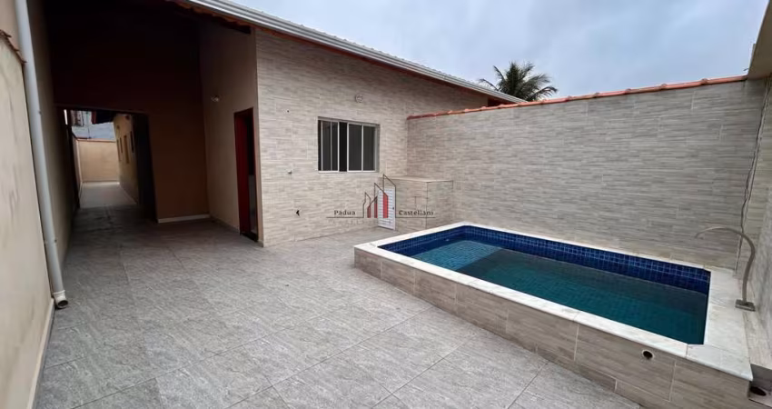 Casa com piscina em Mongaguá, Balneário Samas, 2 dormitórios, 1 suíte, 1 banheiro, 3 vagas