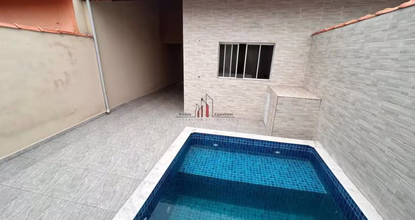 Casa com piscina em Mongaguá, Balneário Samas, 2 dormitórios, 1 suíte, 1 banheiro, 3 vagas