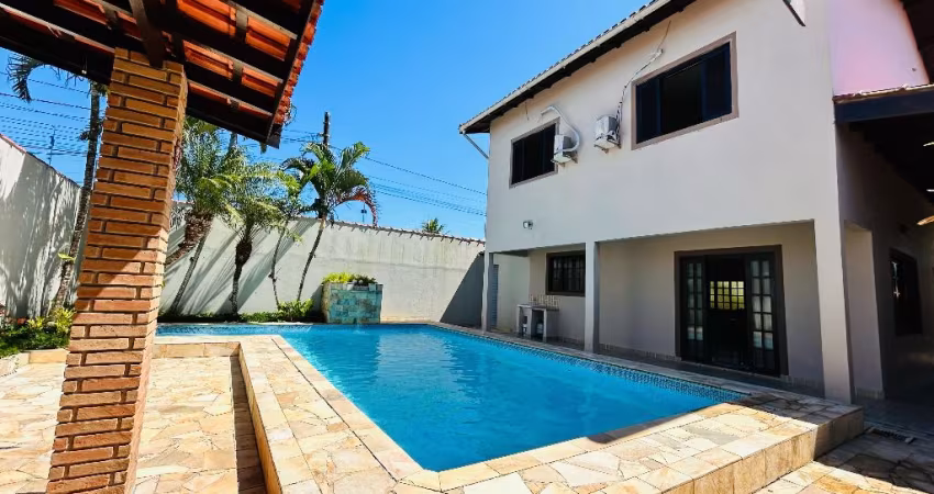 Casa no bairro Tupy em Itanhaém, no litoral sul de São Paulo, lado praia à 200 metros do mar