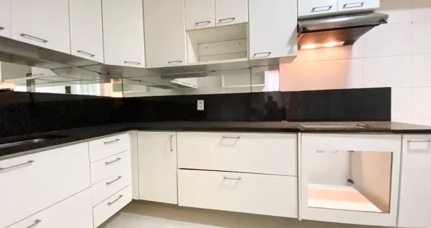 Oportunidade próximo a lagoa - 2 quartos com sala ampliada - original 3 quartos - 95 m2.