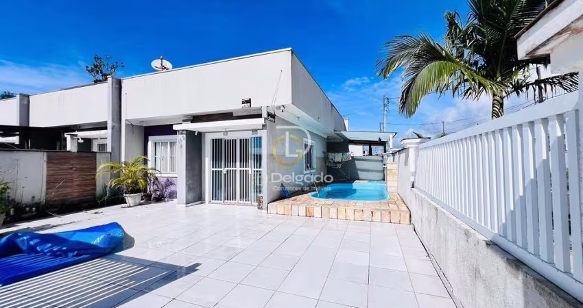 Casa de esquina com piscina venda Pontal do Praná