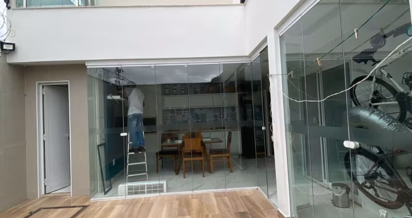 Casa no Alto do Calhau com 3 suites, Porteira Fechada,  Mobiliada e pronta para morar – Tudo planejado