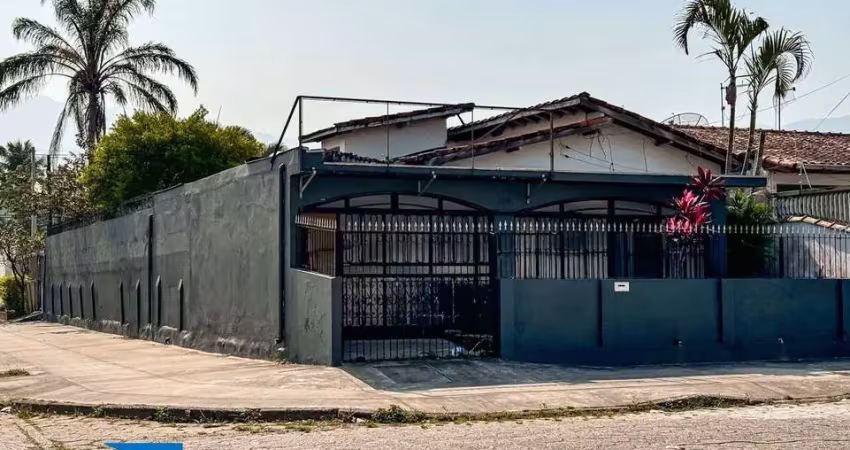 Casa de esquina no jardim primavera - caraguatatuba