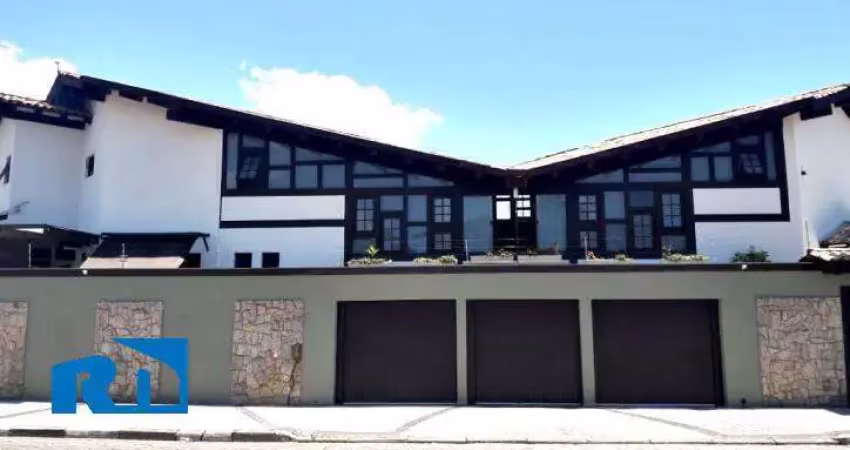 Sobrado em Caraguatatuba com 03 Suites em Bairro Nobre