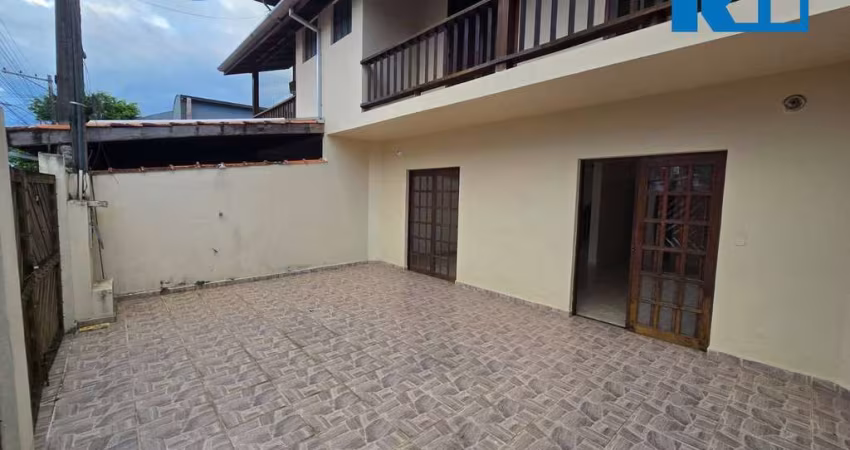 Casa à Venda na Região Central de Caraguatatuba – Aceita Financiamento.