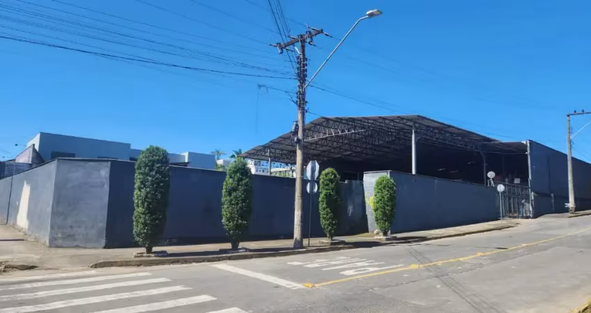 Ótimo terreno comercial a venda com 1872 m2 com galpão no bairro glória - joinville - sc