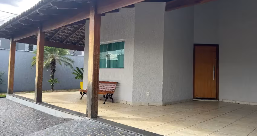 Casa com 3 quartos à venda no Jardim Holanda, Uberlândia 