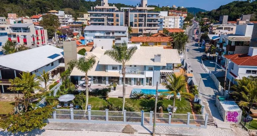 Casa beira-mar no Centro de Bombinhas