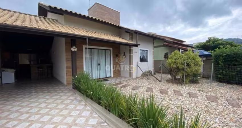 Casa térrea, mobiliada no bairro de Zimbros, Bombinhas/SC