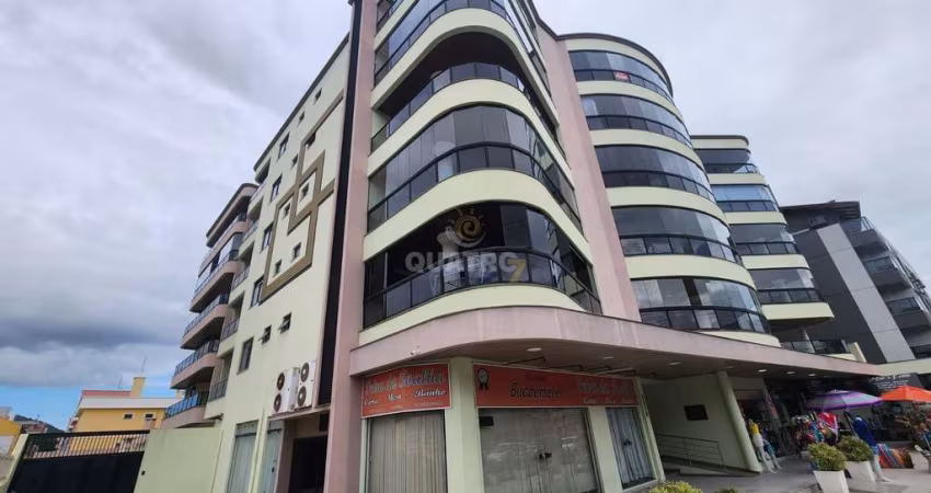 AMPLO APARTAMENTO EM BOMBINHAS DE FRENTE PARA AVENIDA