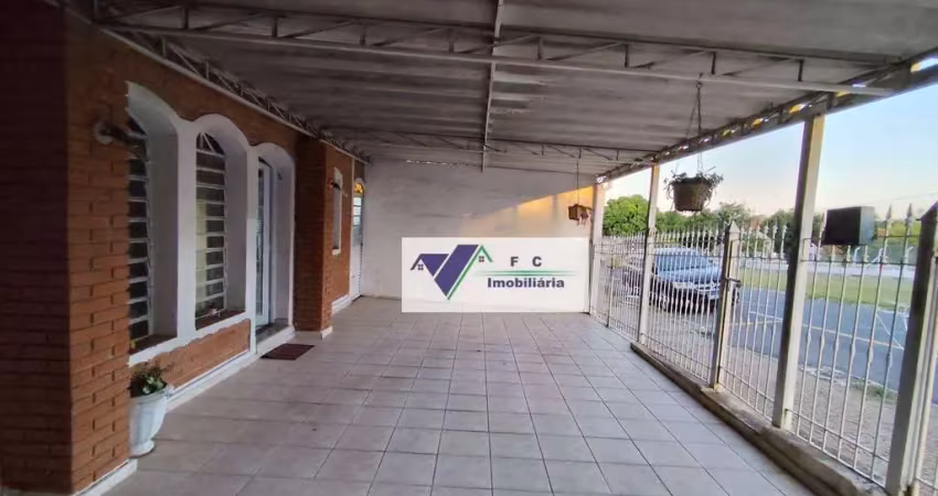 Casa térrea com excelente localização em valinhos/sp