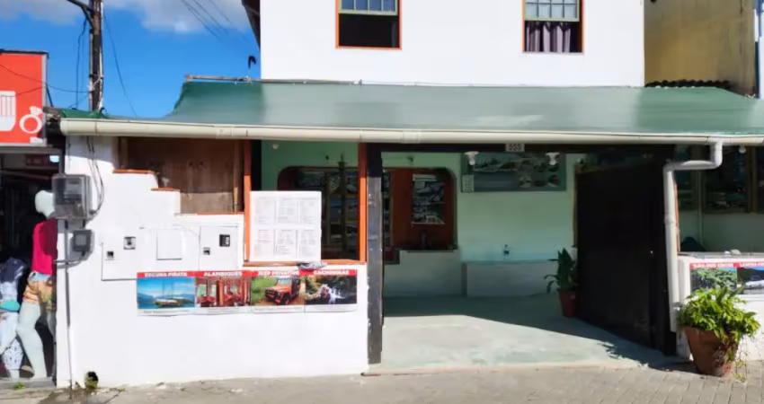 2 Casas Comercial a venda  no centro de Paraty RJ.
