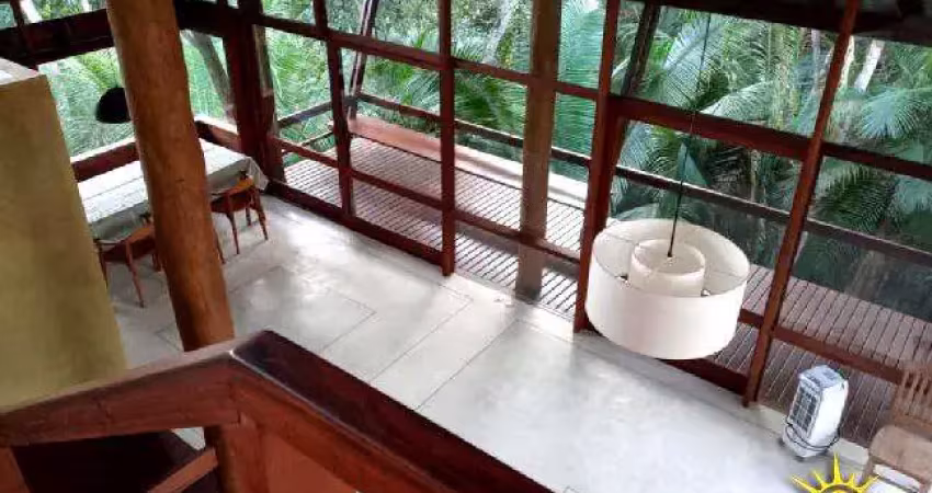Bela e ampla casa -  praia do prumirim - rica em madeira e vidro - 3 níveis - alto padrão.
