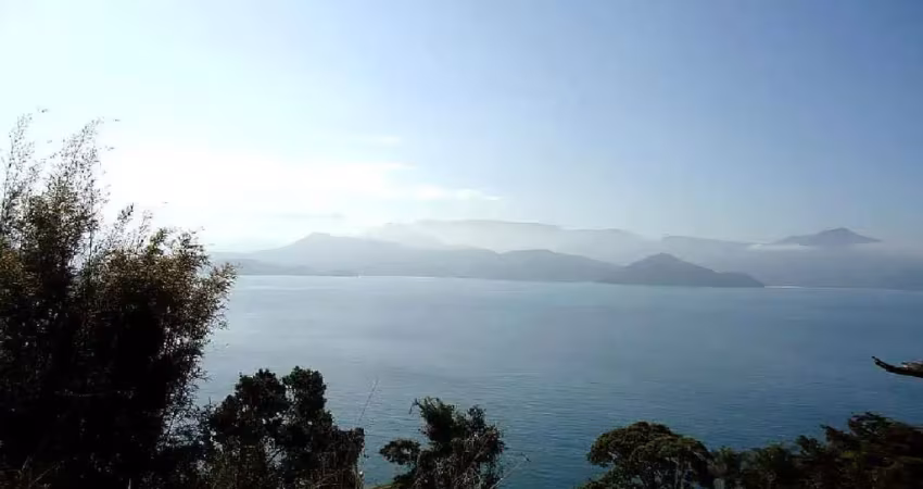 Linda vista para o mar - ampla - arejada - luz natural.