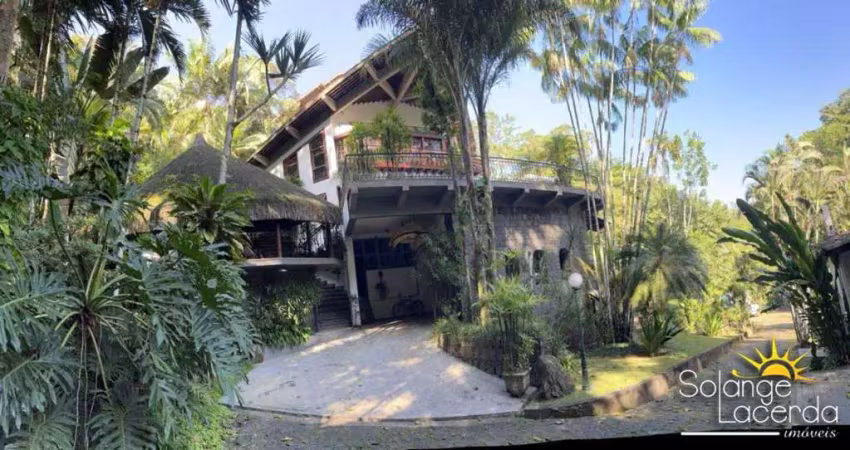 Linda - arquitetura diferenciada - 4 suítes - 100 metros da praia - 1.500 m² terreno