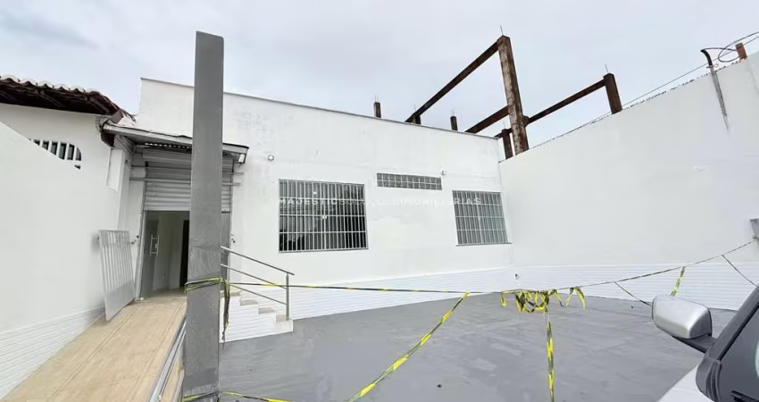 Alugo ponto comercial Térreo