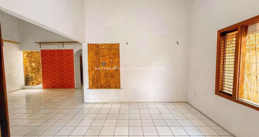 Alugo uma casa na Forquilha com 3 quartos, sendo 1 suíte, casa espaçosa.