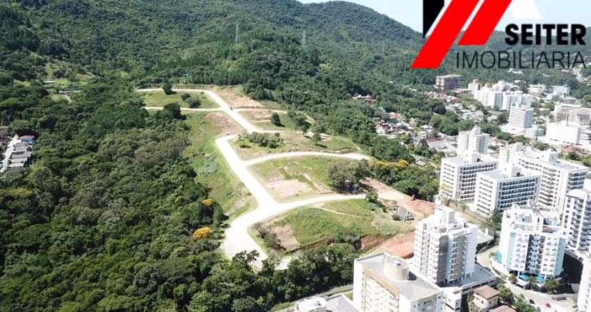 Terreno a venda no bairro Itacorubi em Florianópolis