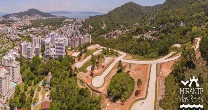 Terreno a venda no bairro Itacorubi com localização privilegiada