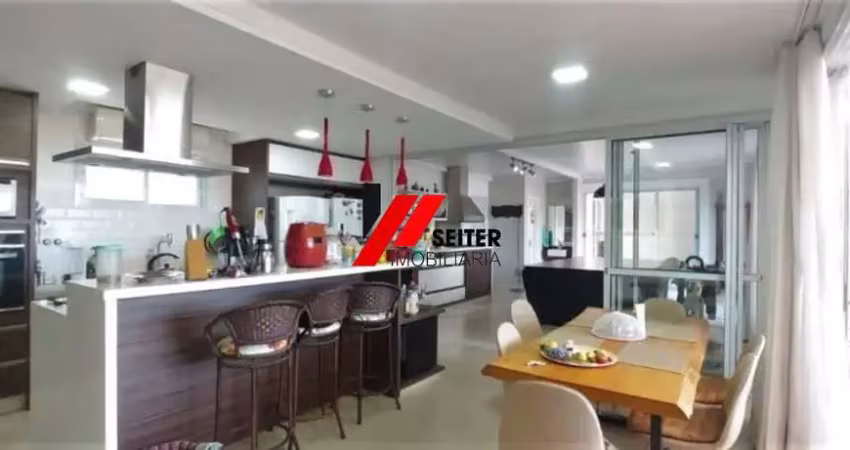 Casa a venda com 4 suítes no bairro Trindade a venda
