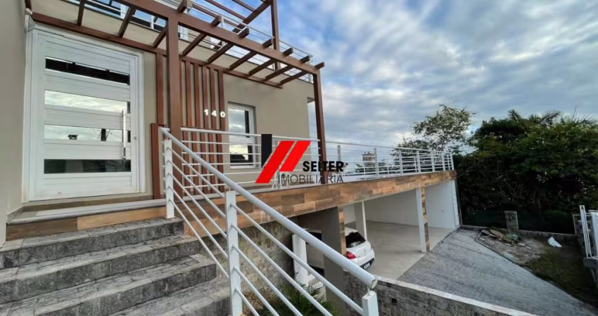 Casa Com 3 dormitórios sendo todos suítes e 4 vagas de garagem a venda no bairro Agronômica