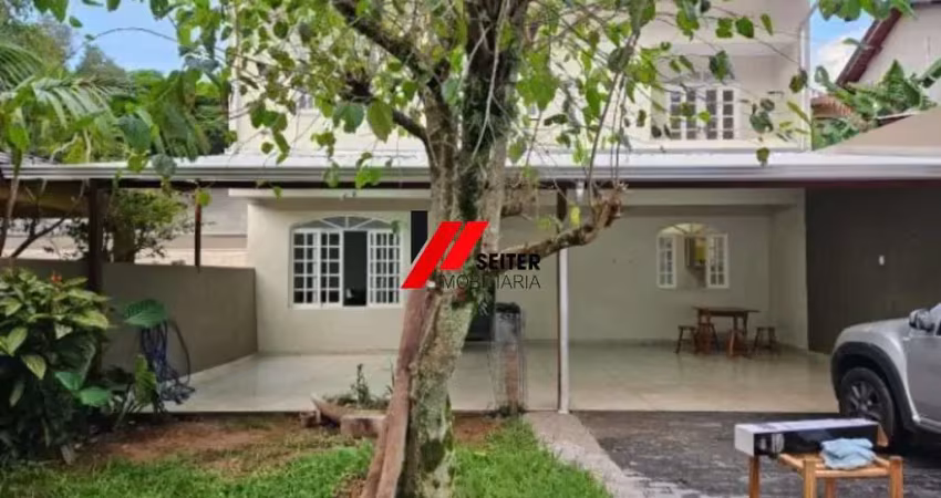Casa com 2 quartos para alugar na Rua Quilombo, 283, Itacorubi, Florianópolis