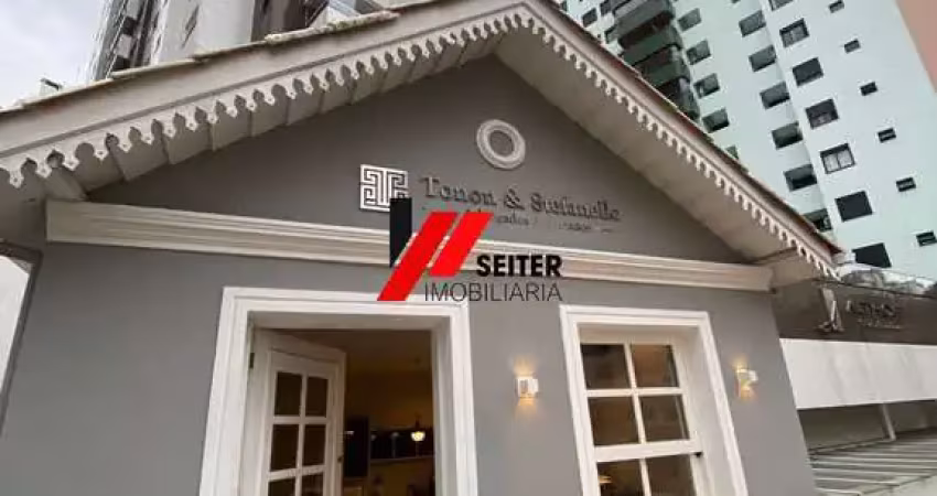 Casa comercial a venda no centro de florianópolis próxima a beira mar e a ponte hercílio luz