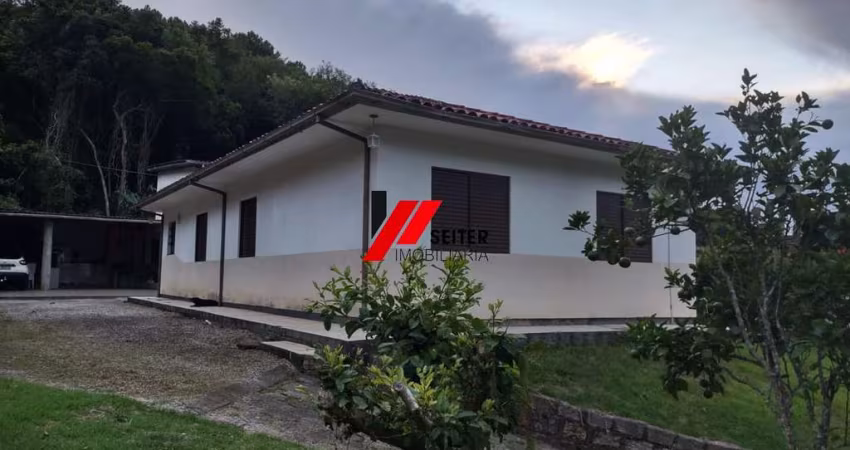 Casa à Venda em Florianópolis-SC Bairro Monte Verde com 7 Quartos